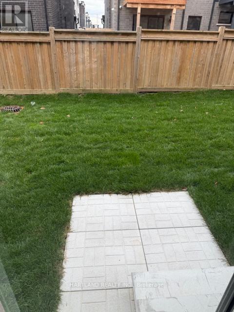 501 - 1695 Dersan Street, Pickering, ON - Outdoor