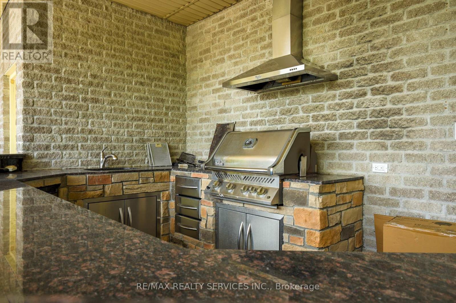 214 Maple Avenue S, Brant, ON