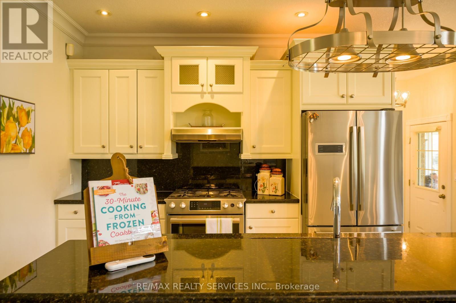 214 Maple Avenue S, Brant, ON