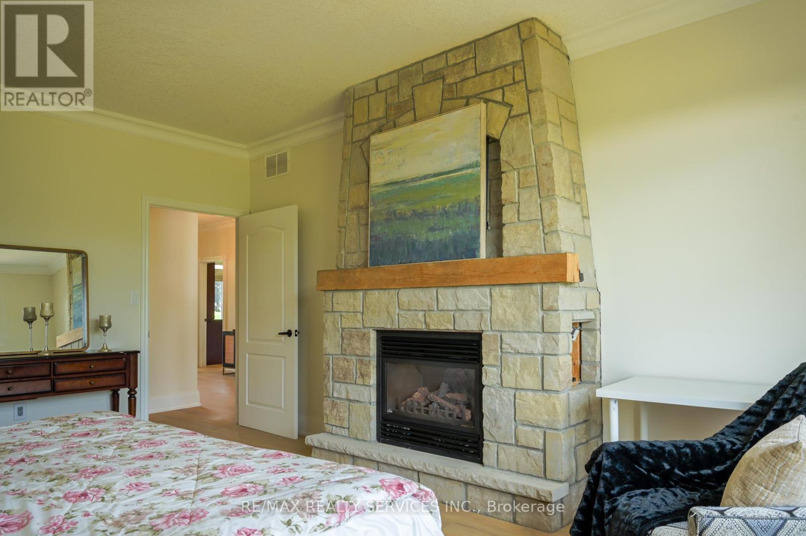 214 Maple Avenue S, Brant, ON