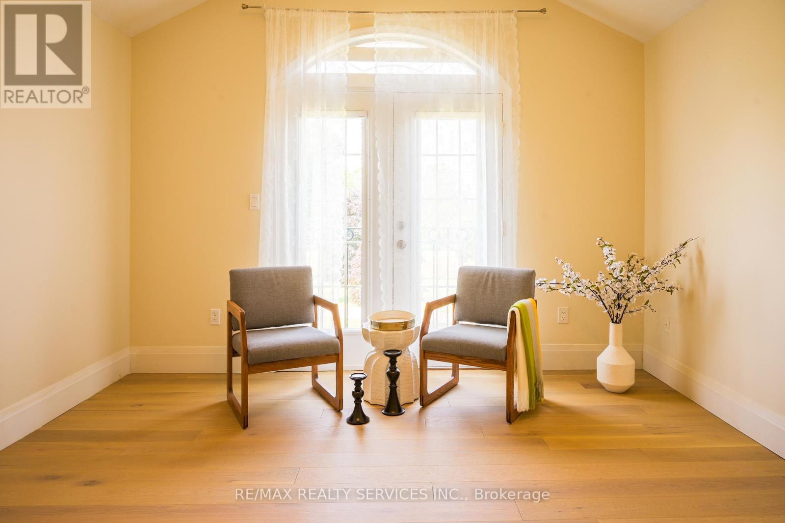 214 Maple Avenue S, Brant, ON