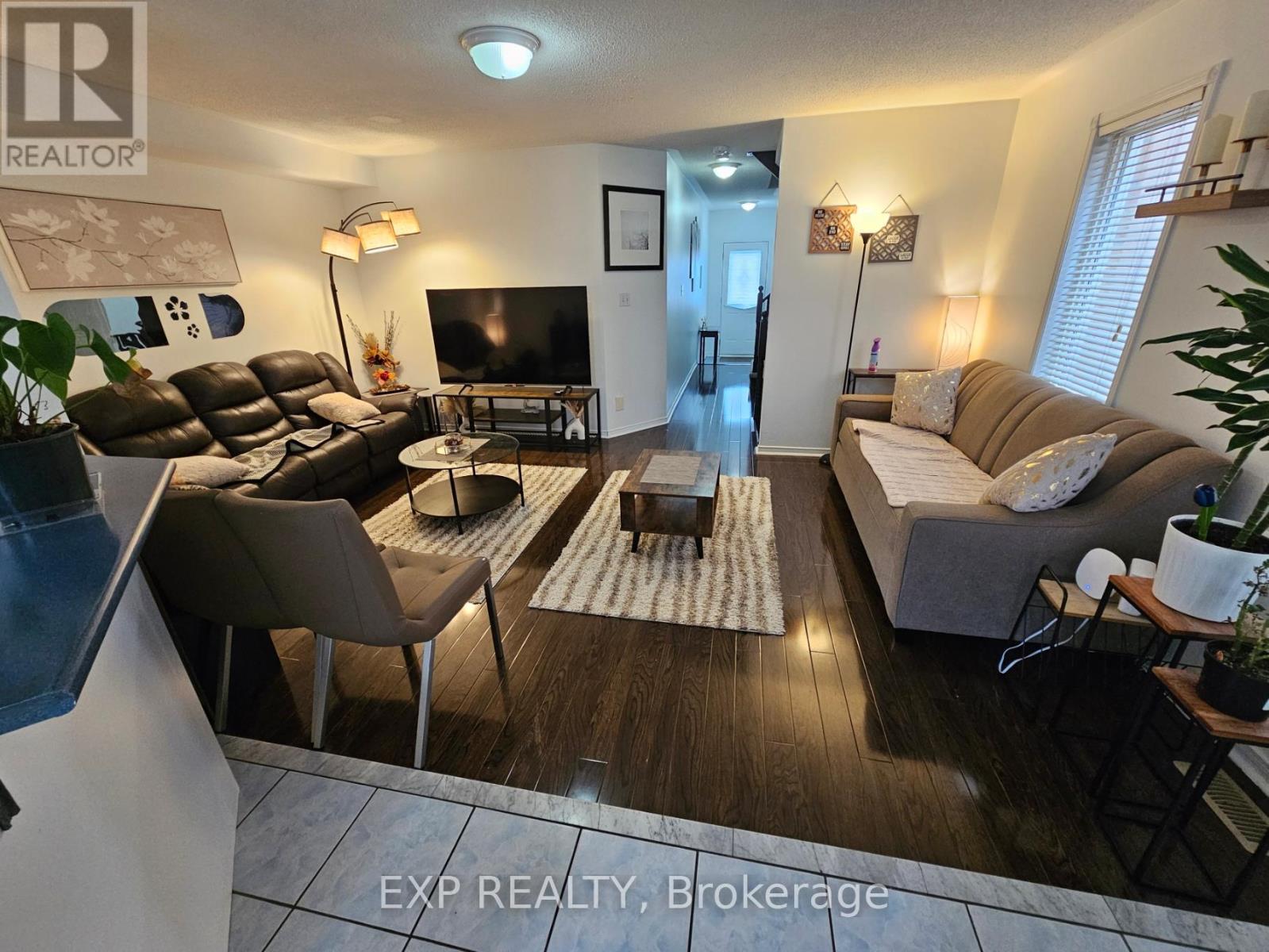 89 - 5260 Mcfarren Boulevard, Mississauga, ON - Indoor Photo Showing Living Room