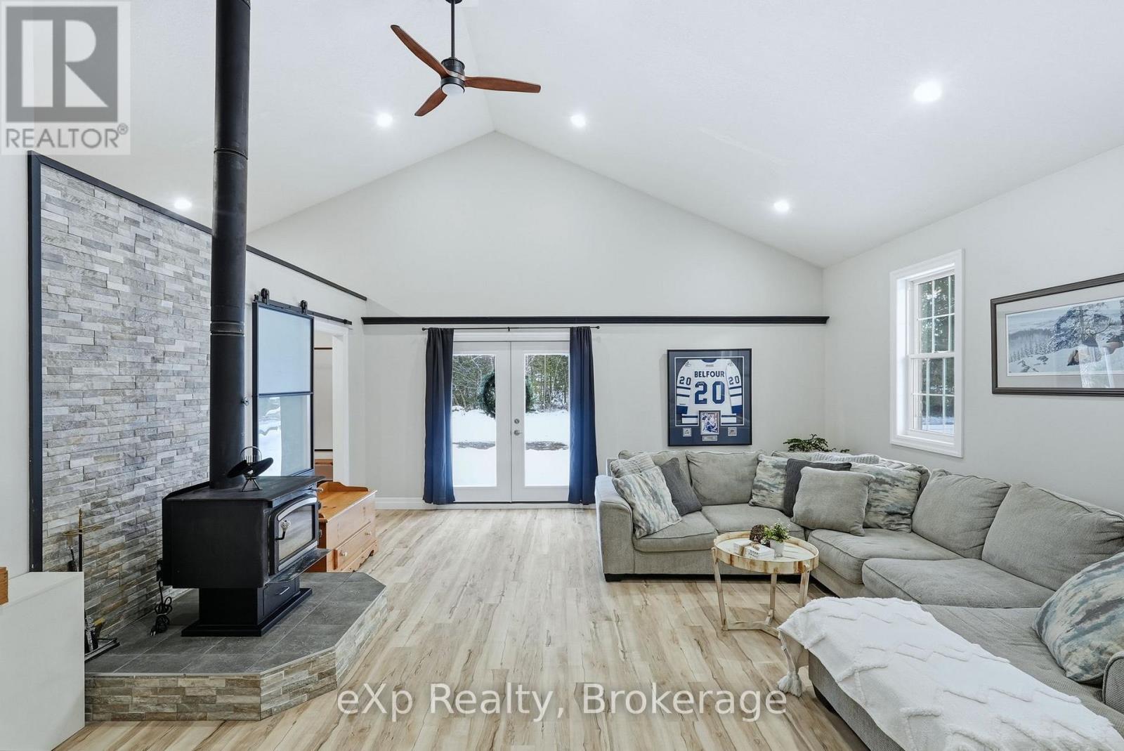 Family Room - 401309 Grey Road 17 Road, Georgian Bluffs, ON - Indoor Photo Showing Living Room