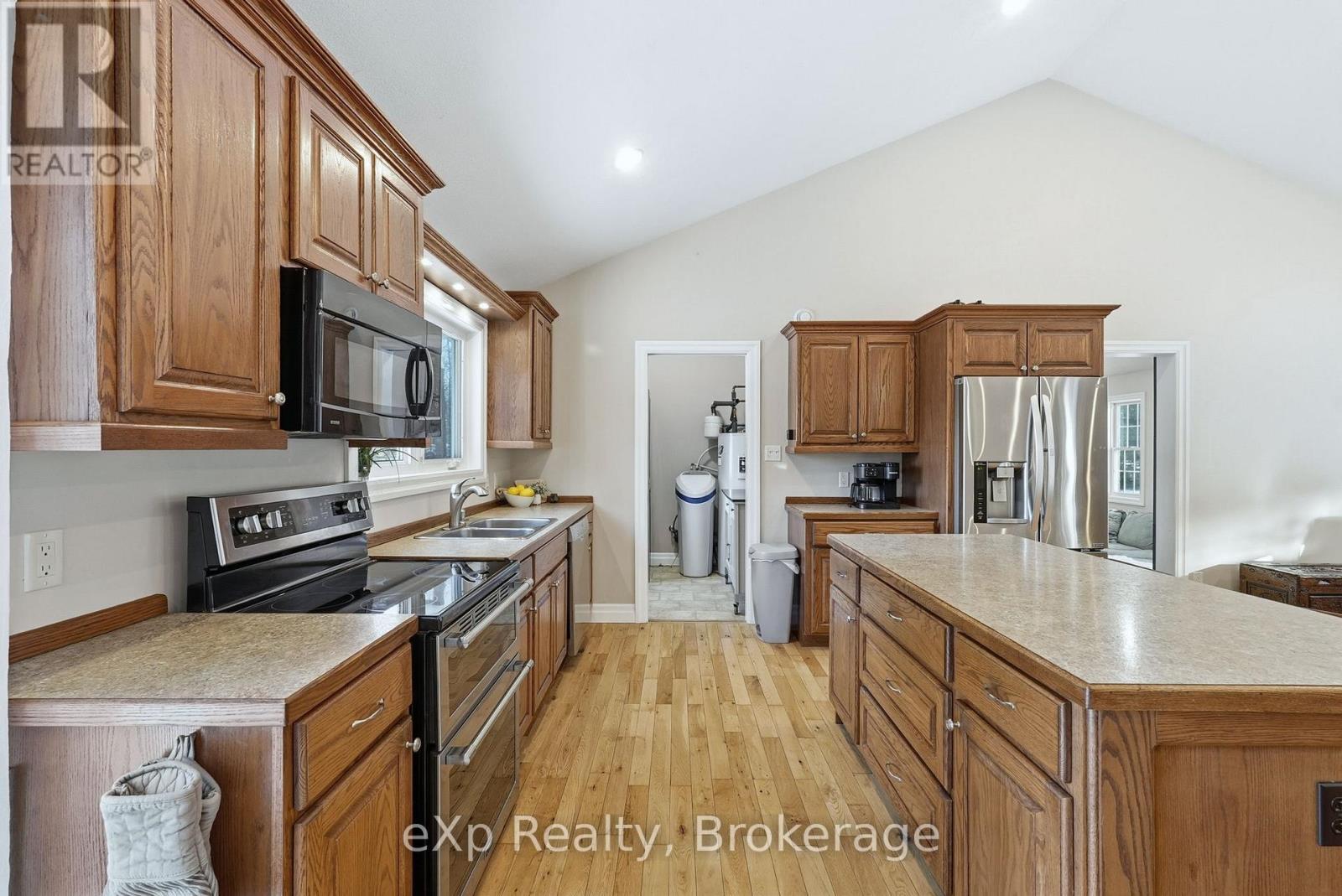 Kitchen - 401309 Grey Road 17 Road, Georgian Bluffs, ON - Indoor Photo Showing Kitchen With Double Sink