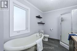 Primary Bedroom 5 pc ensuite -