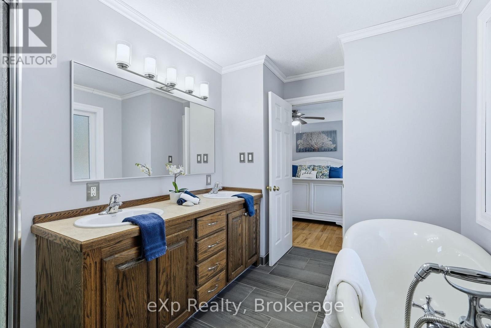 Primary Bedroom 5 pc ensuite - 401309 Grey Road 17 Road, Georgian Bluffs, ON - Indoor Photo Showing Bathroom