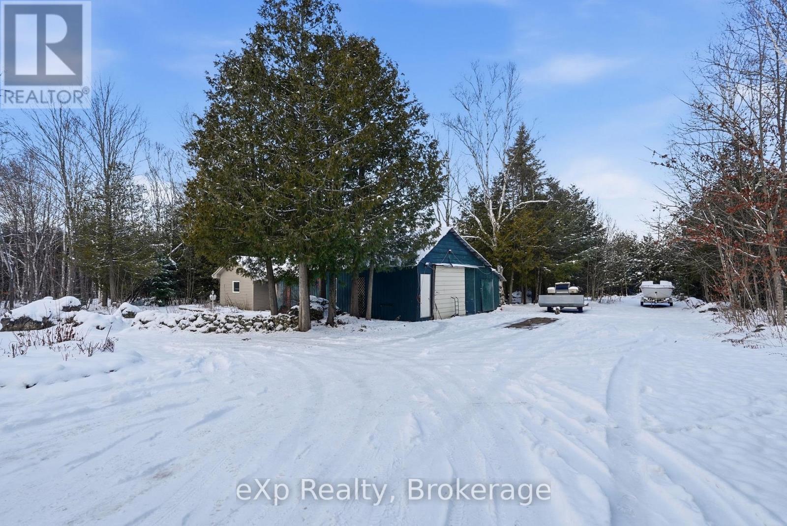 Oversized Garage - 401309 Grey Road 17 Road, Georgian Bluffs, ON - Outdoor