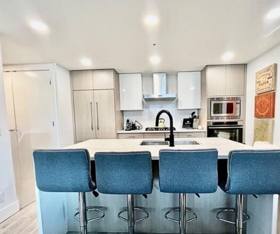 701-1588 Ellis Street, Kelowna, BC - Indoor Photo Showing Kitchen With Upgraded Kitchen