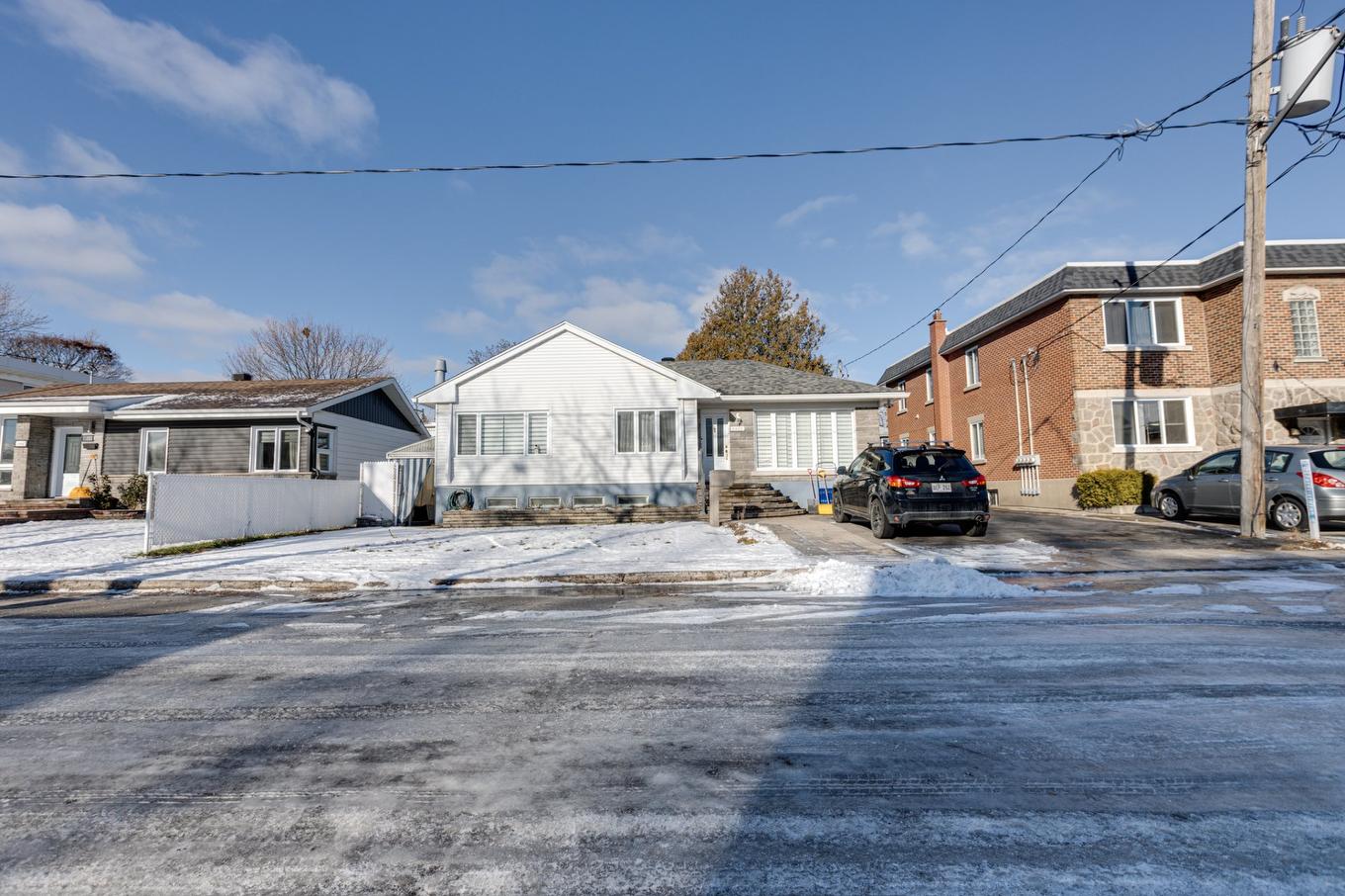 Façade - 3925 - 3927 4E Rue, Laval (Chomedey), QC - Outdoor