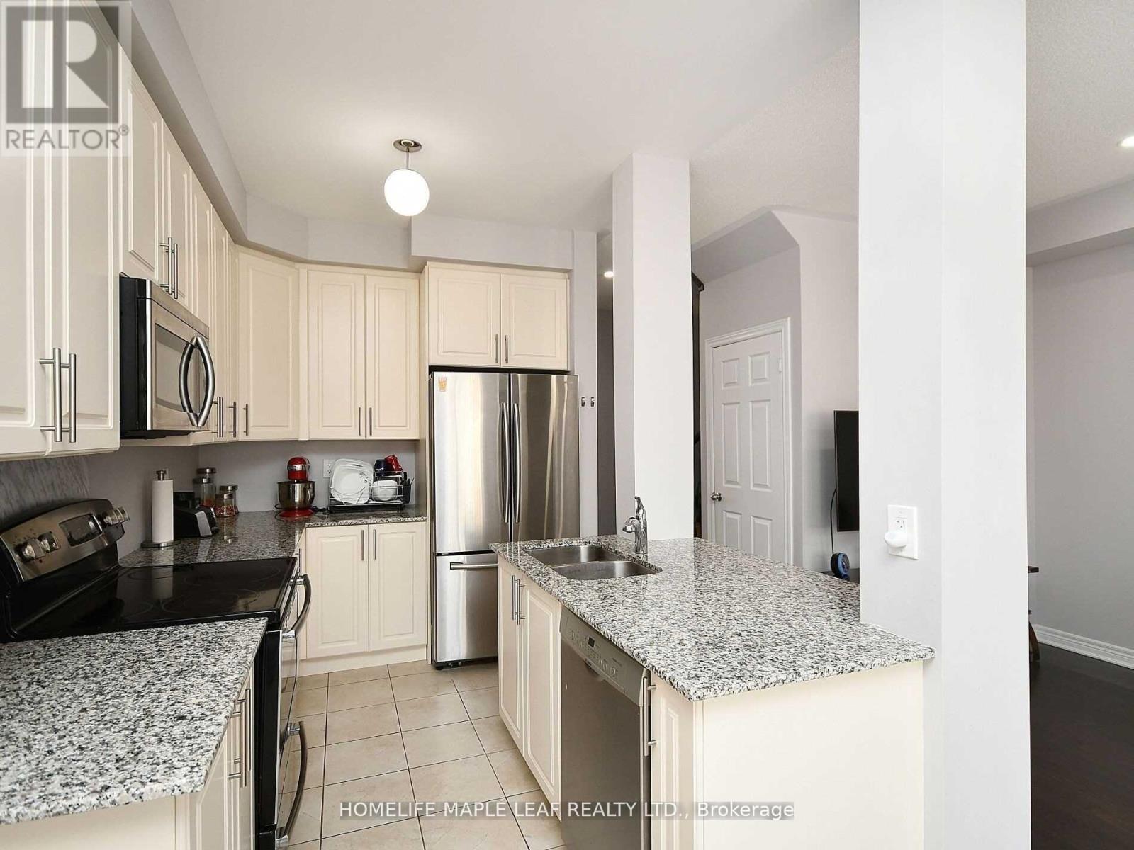 76 Rockman Crescent, Brampton, ON - Indoor Photo Showing Kitchen With Double Sink With Upgraded Kitchen