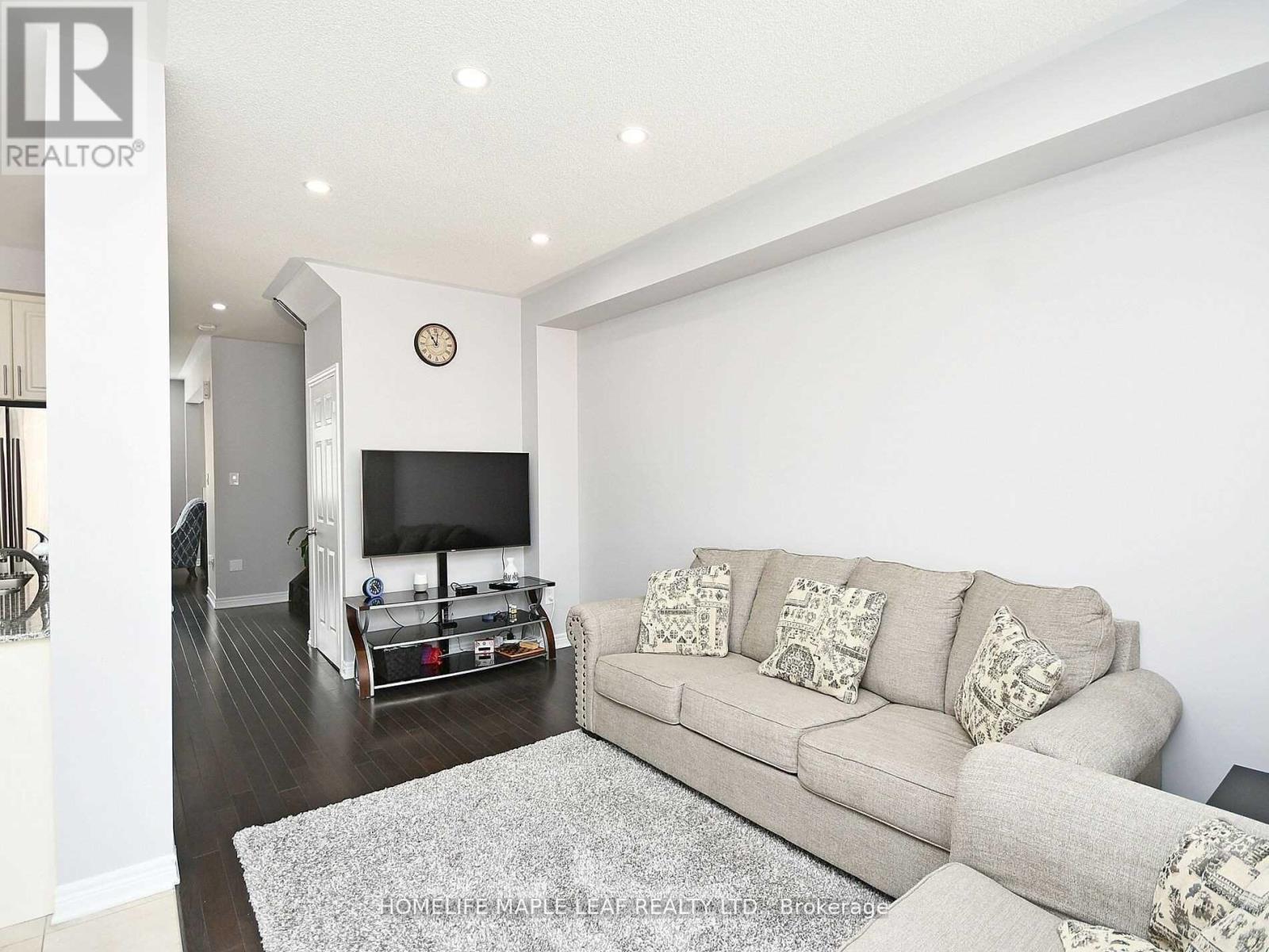 76 Rockman Crescent, Brampton, ON - Indoor Photo Showing Living Room