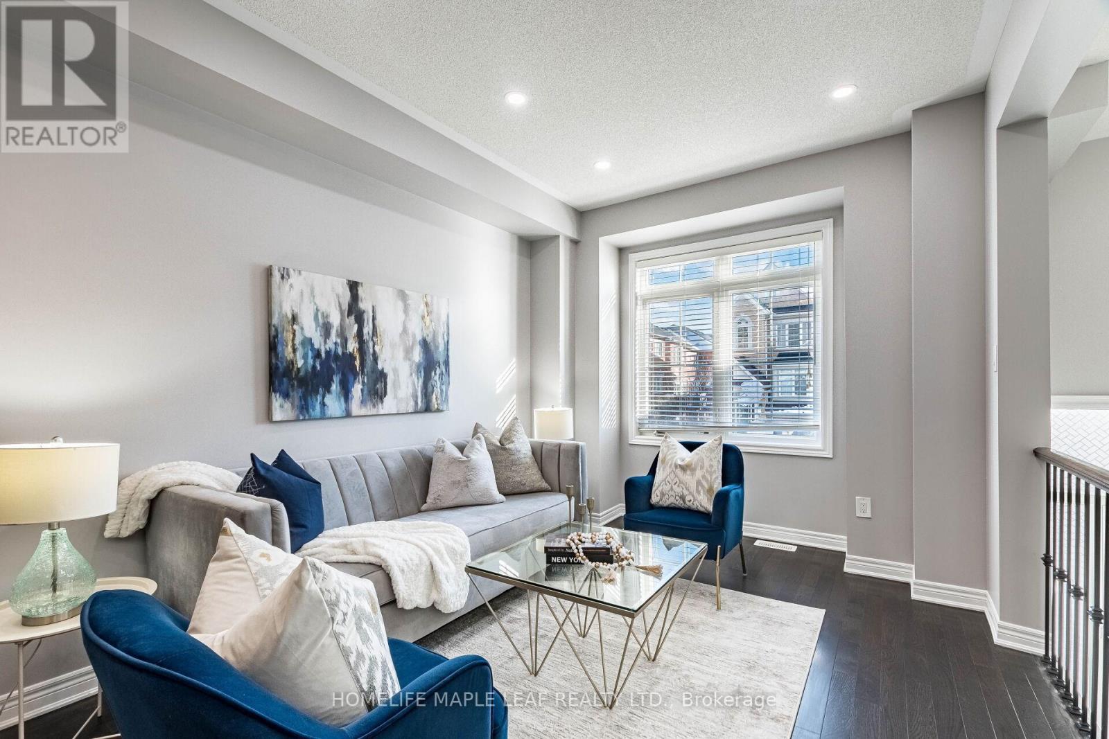 76 Rockman Crescent, Brampton, ON - Indoor Photo Showing Living Room