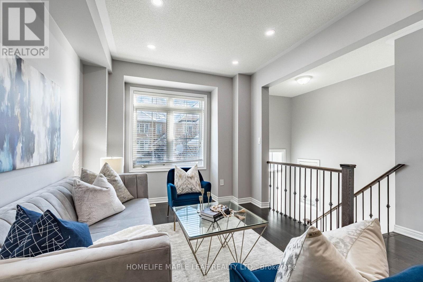 76 Rockman Crescent, Brampton, ON - Indoor Photo Showing Living Room