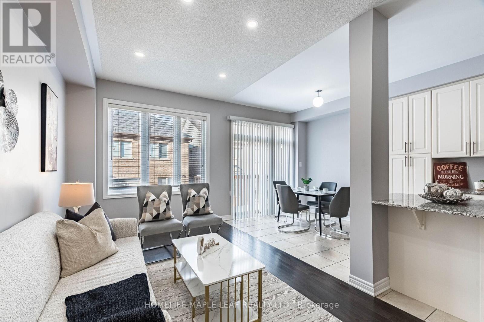 76 Rockman Crescent, Brampton, ON - Indoor Photo Showing Living Room