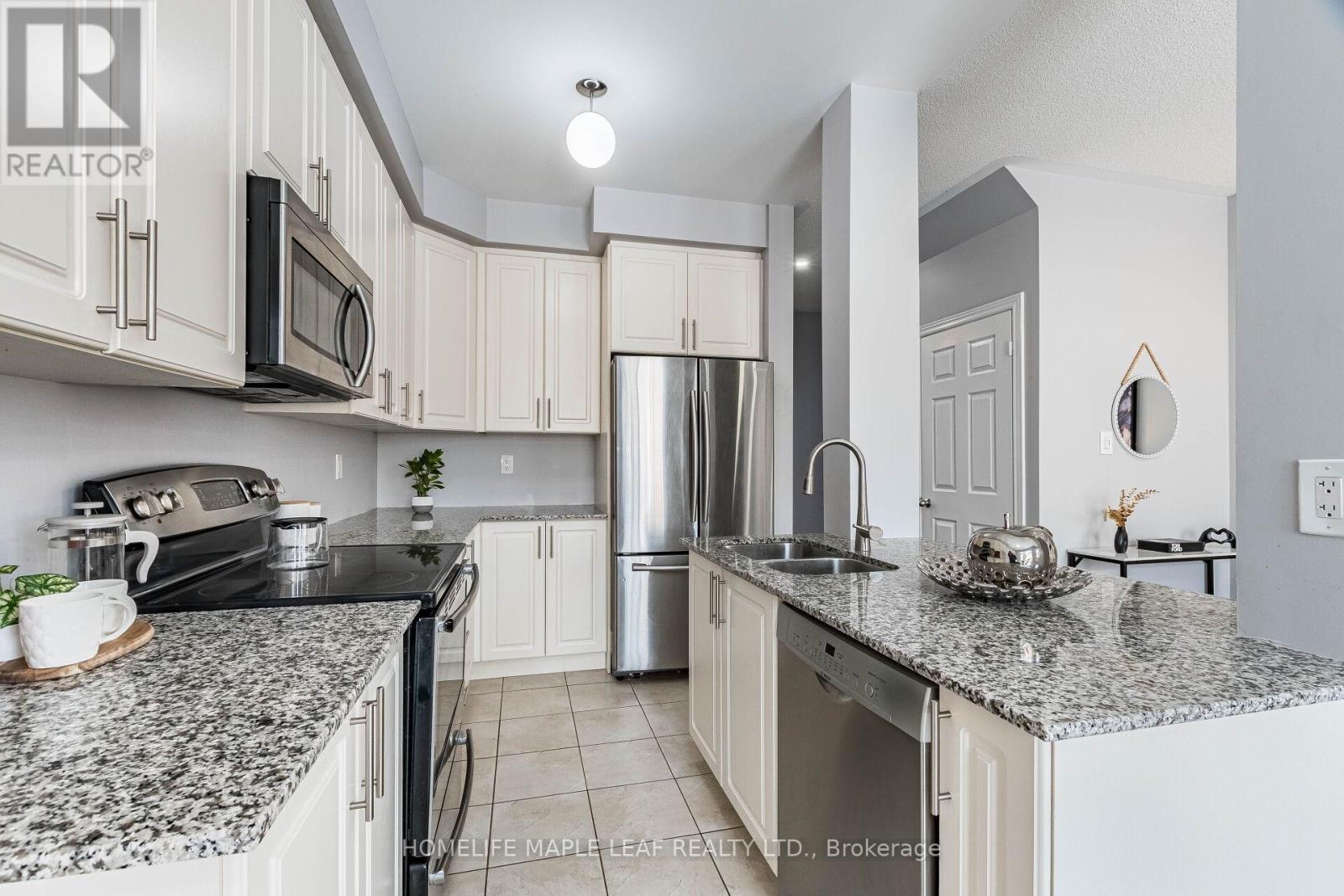 76 Rockman Crescent, Brampton, ON - Indoor Photo Showing Kitchen With Double Sink With Upgraded Kitchen