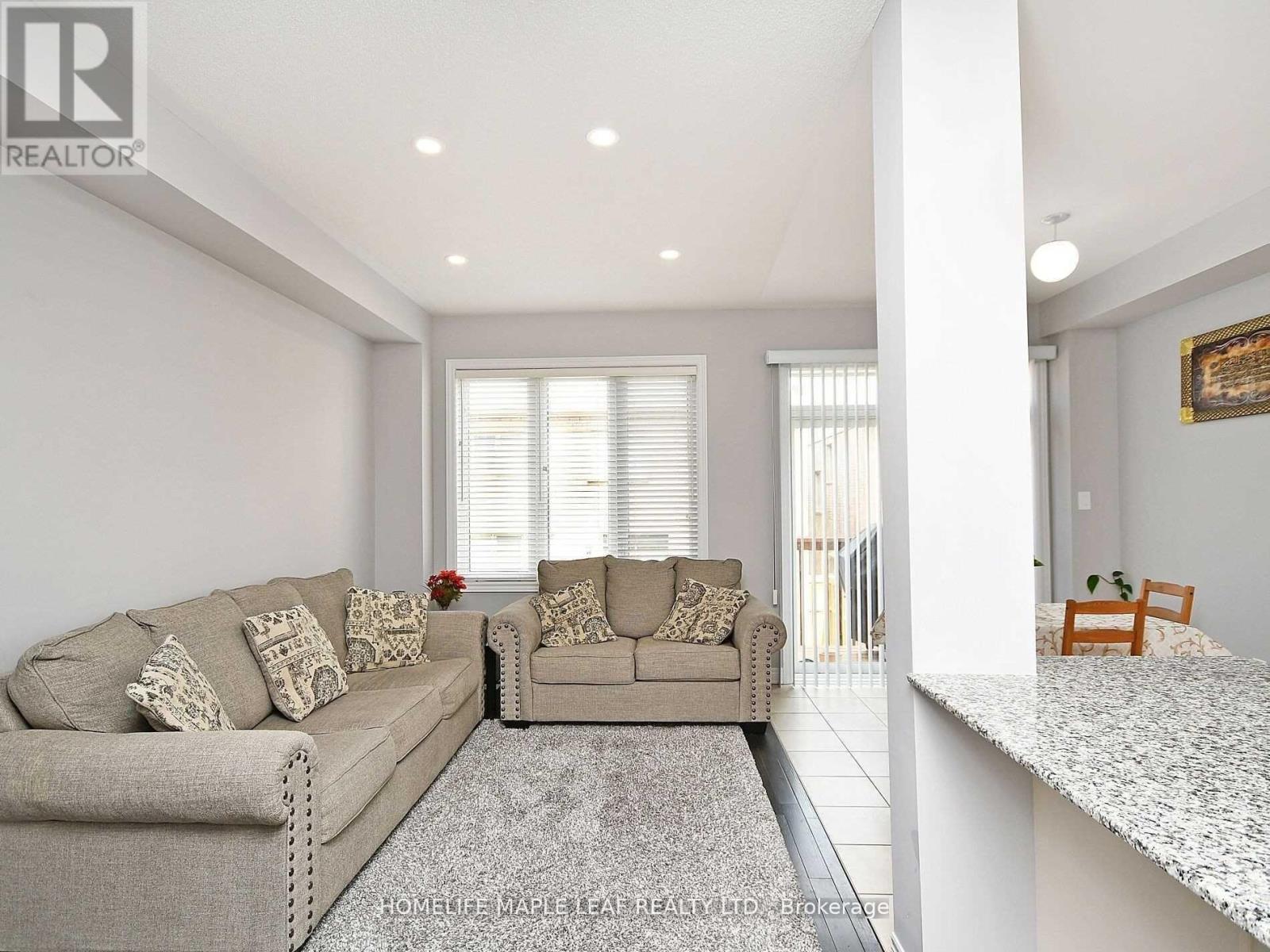 76 Rockman Crescent, Brampton, ON - Indoor Photo Showing Living Room