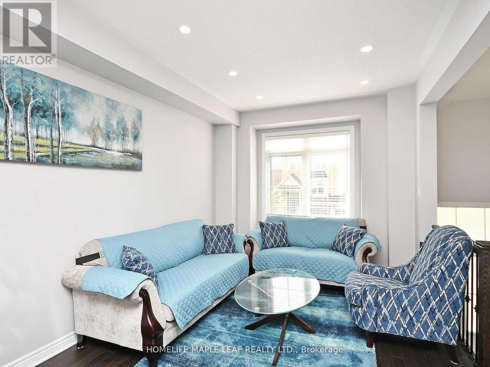 76 Rockman Crescent, Brampton, ON - Indoor Photo Showing Living Room