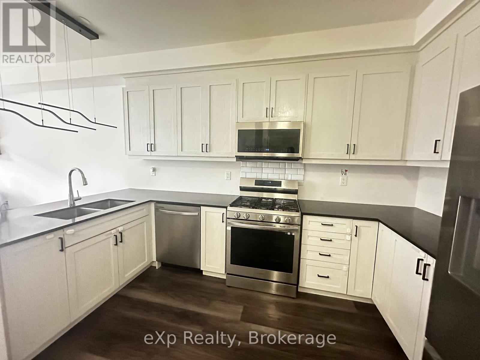 63 - 575 Woodward Avenue, Hamilton (Parkview), ON - Indoor Photo Showing Kitchen With Double Sink