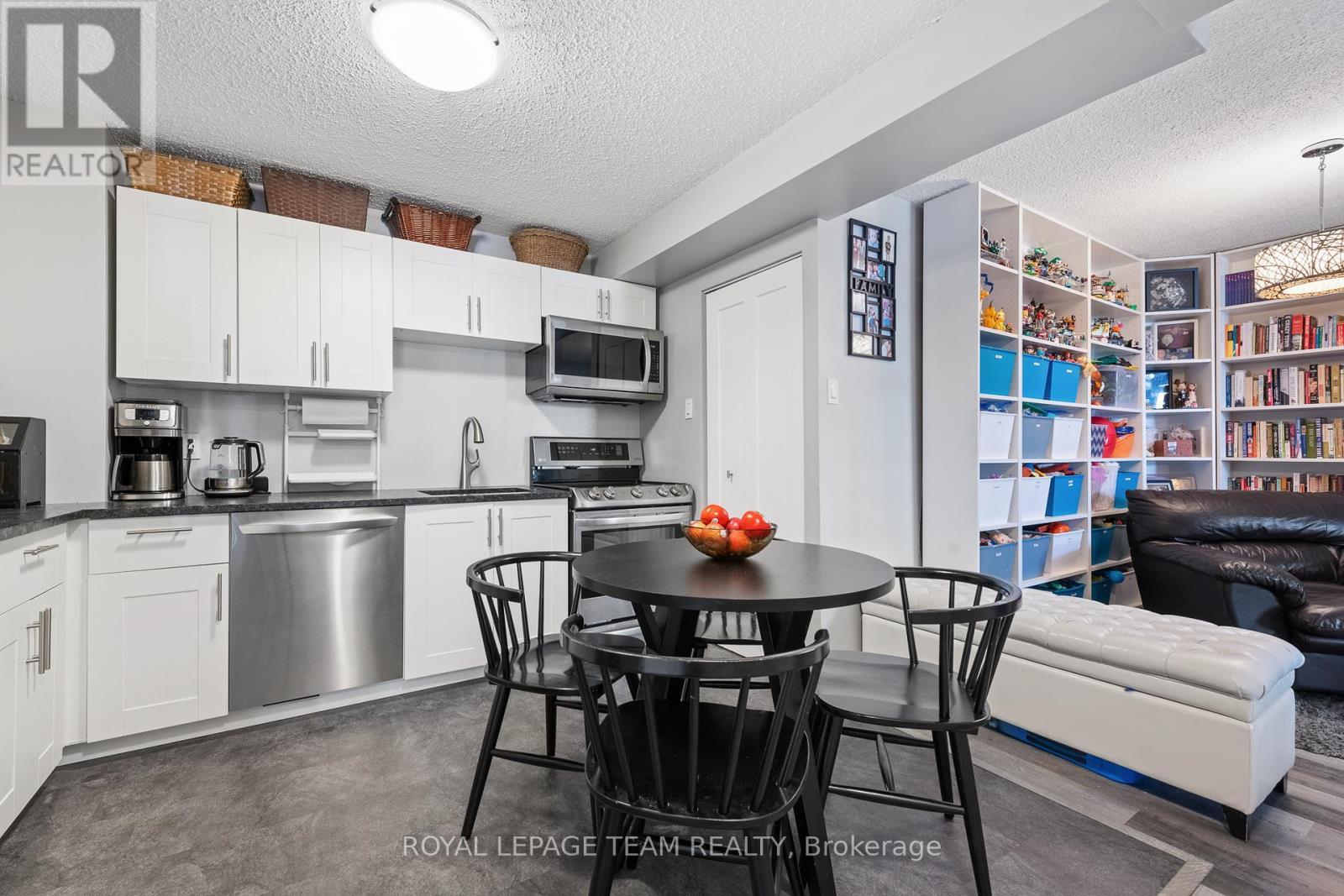 Another angle of space in this ORIGINAL PHOTO - 901 - 200 Bay Street, Ottawa, ON - Indoor