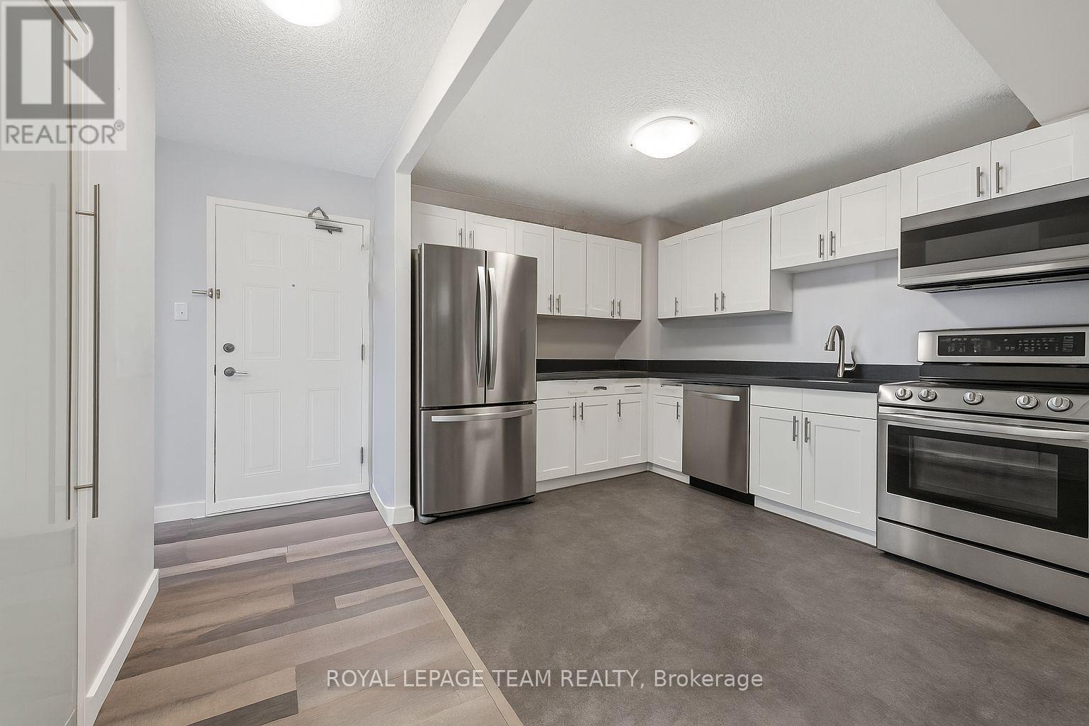 Photo is virtually emptied of decor & furnishings - 901 - 200 Bay Street, Ottawa, ON - Indoor Photo Showing Kitchen