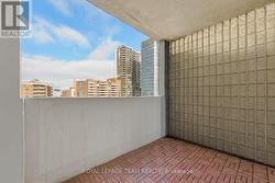 VIRTUALY REMOVAL OF ALL ITEMS on the balcony -