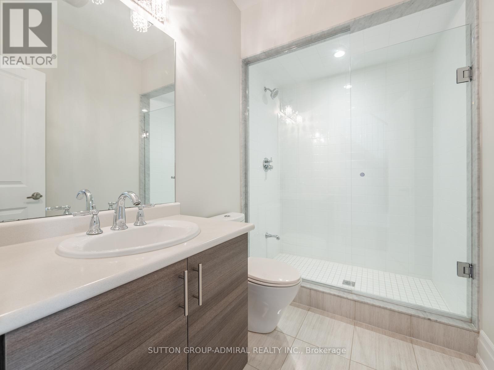 27 Adaskin Avenue, Vaughan, ON - Indoor Photo Showing Bathroom