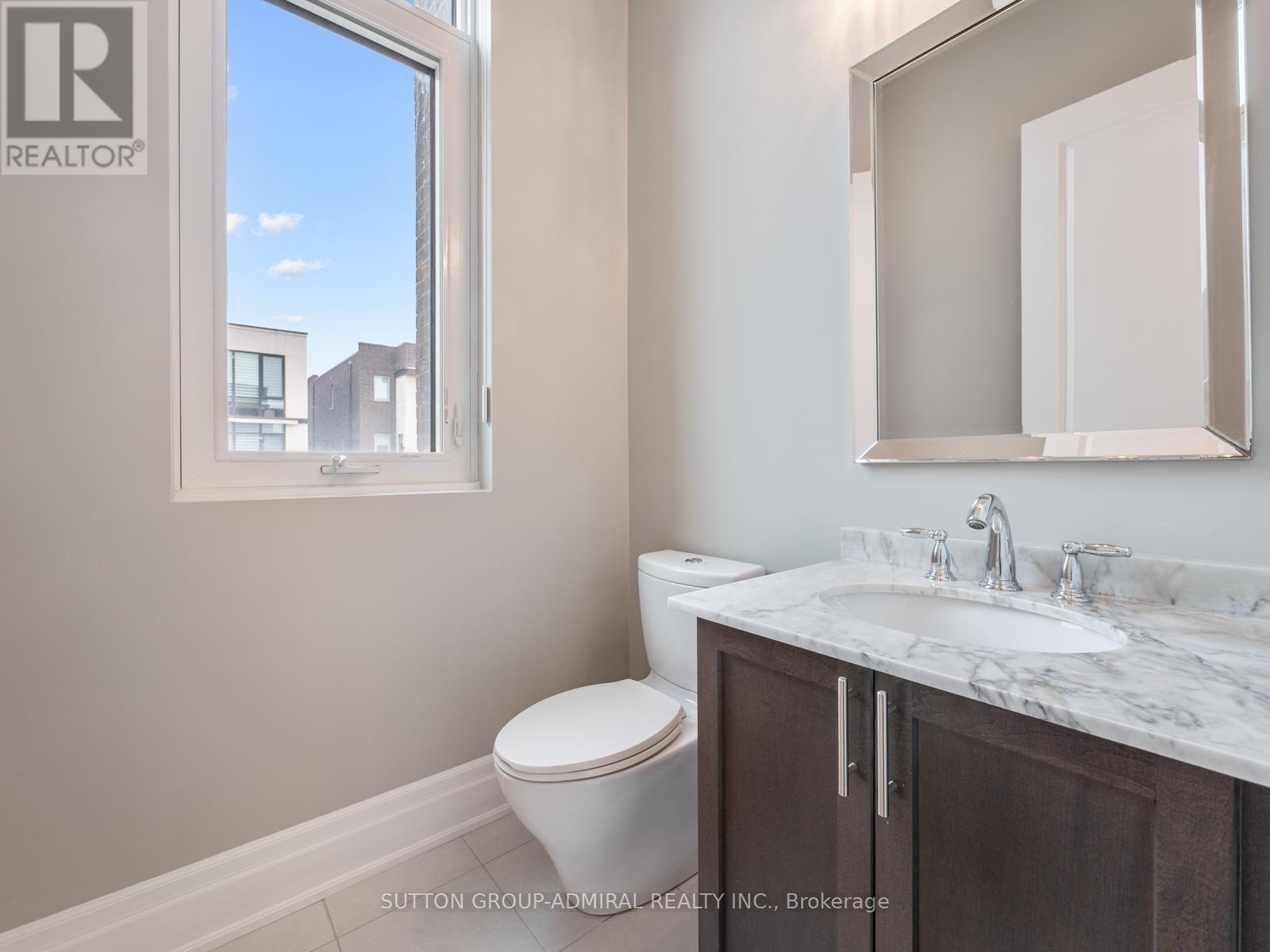 27 Adaskin Avenue, Vaughan, ON - Indoor Photo Showing Bathroom