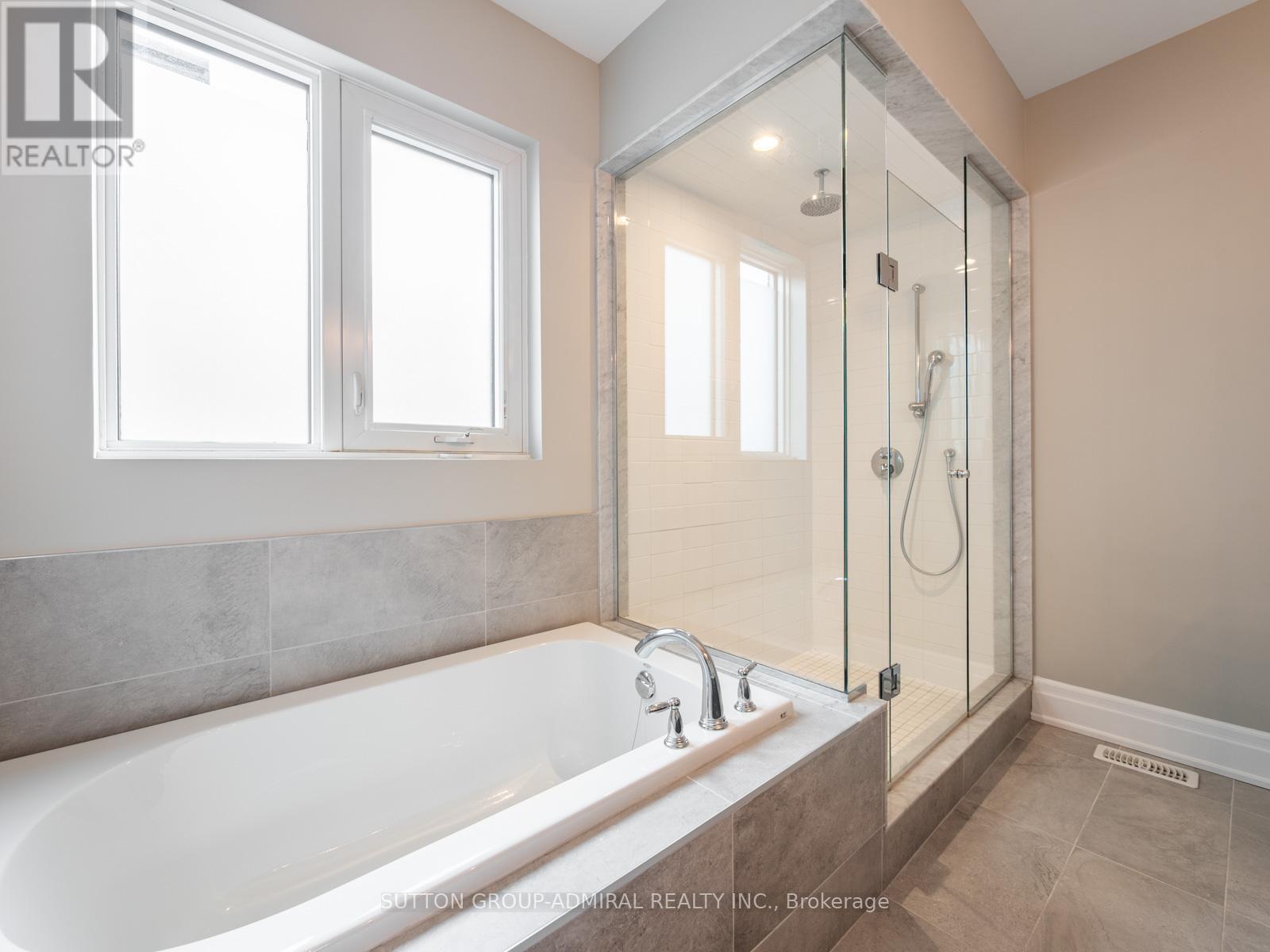 27 Adaskin Avenue, Vaughan, ON - Indoor Photo Showing Bathroom