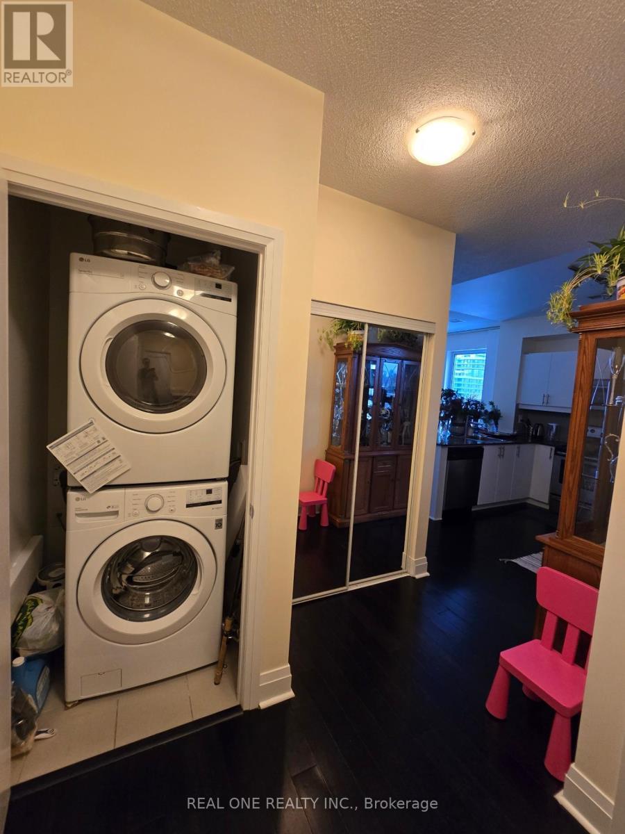 615 - 17 Kenaston Gardens, Toronto, ON - Indoor Photo Showing Laundry Room