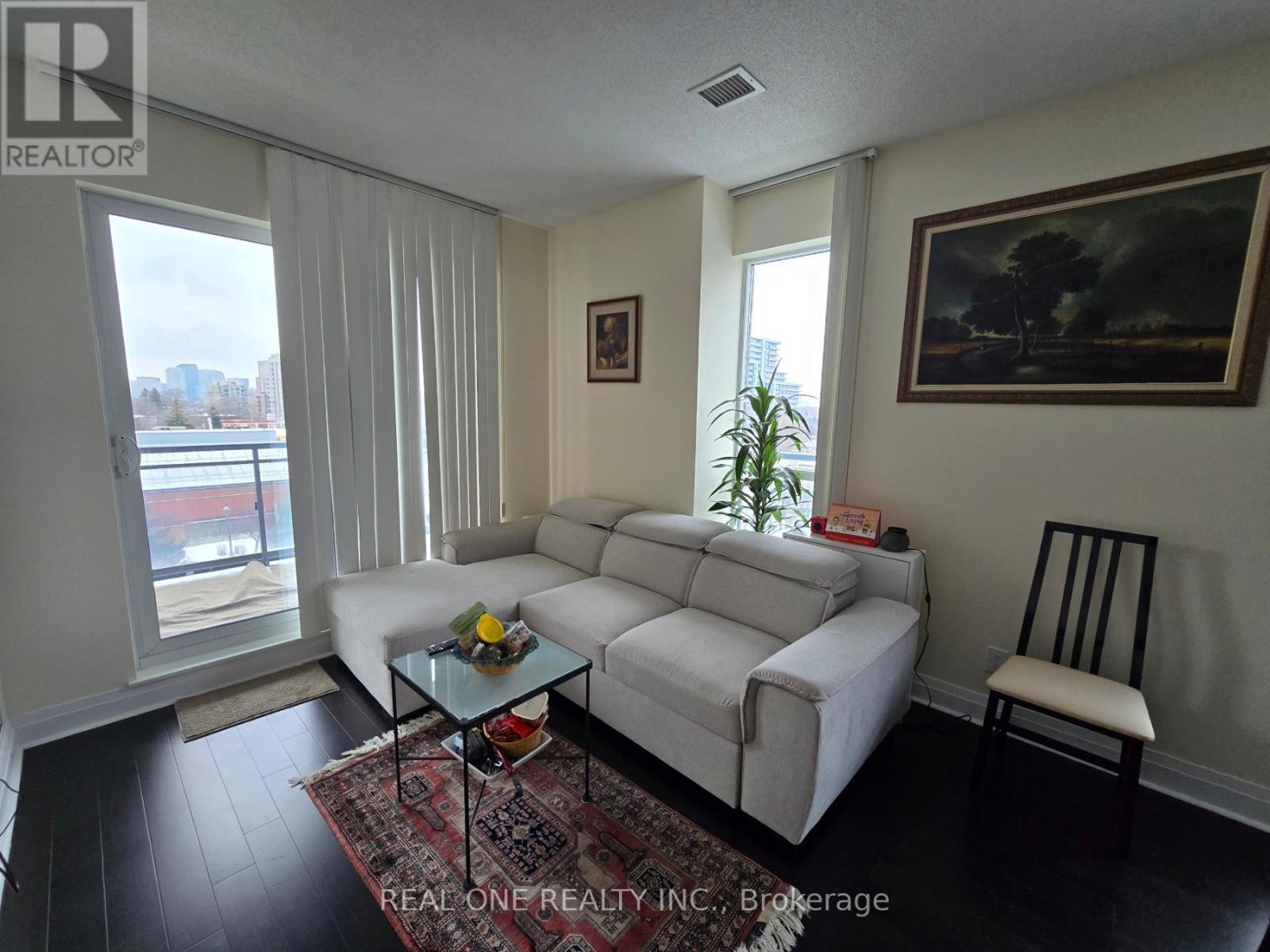 615 - 17 Kenaston Gardens, Toronto, ON - Indoor Photo Showing Living Room