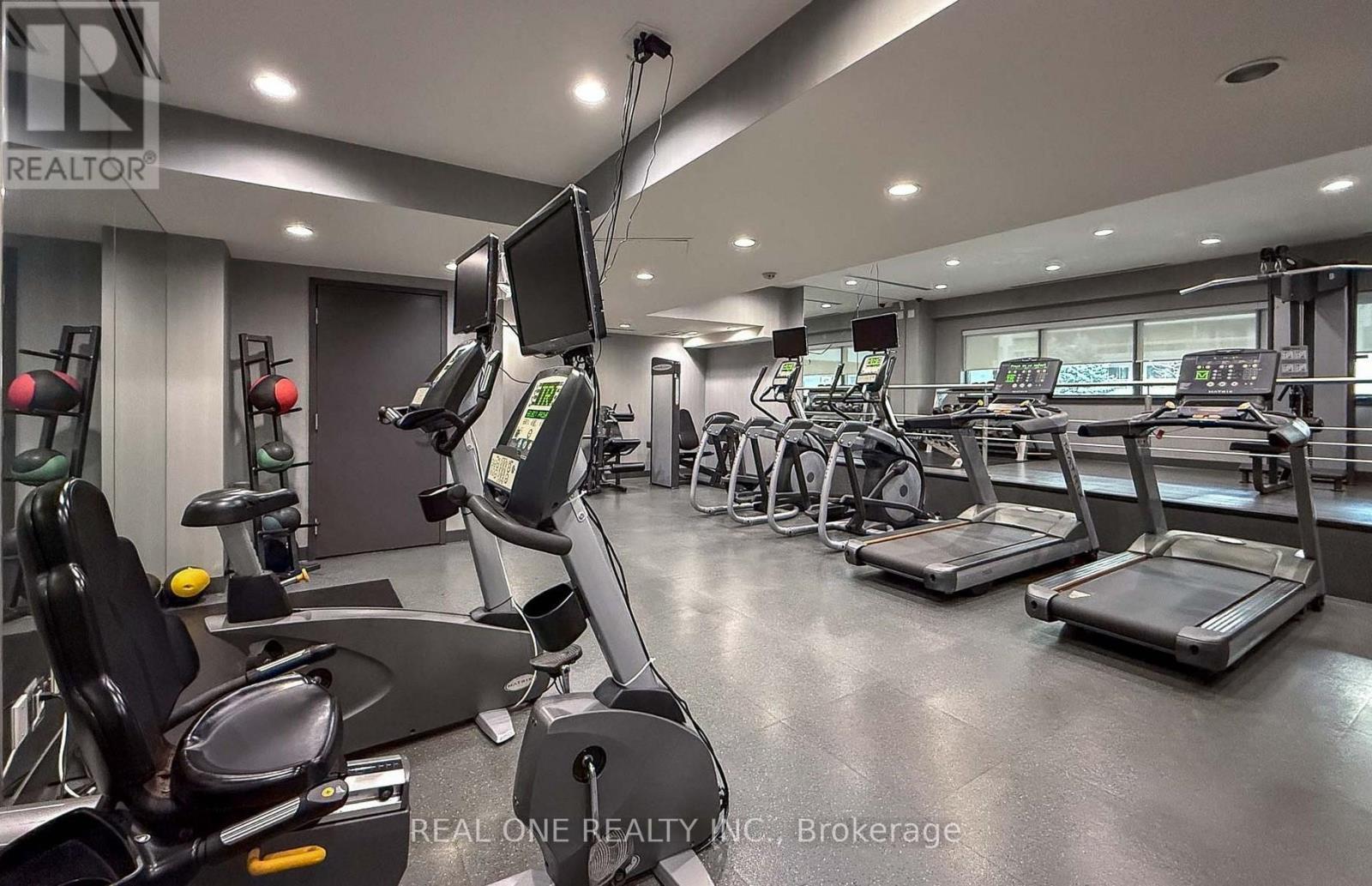 615 - 17 Kenaston Gardens, Toronto, ON - Indoor Photo Showing Gym Room