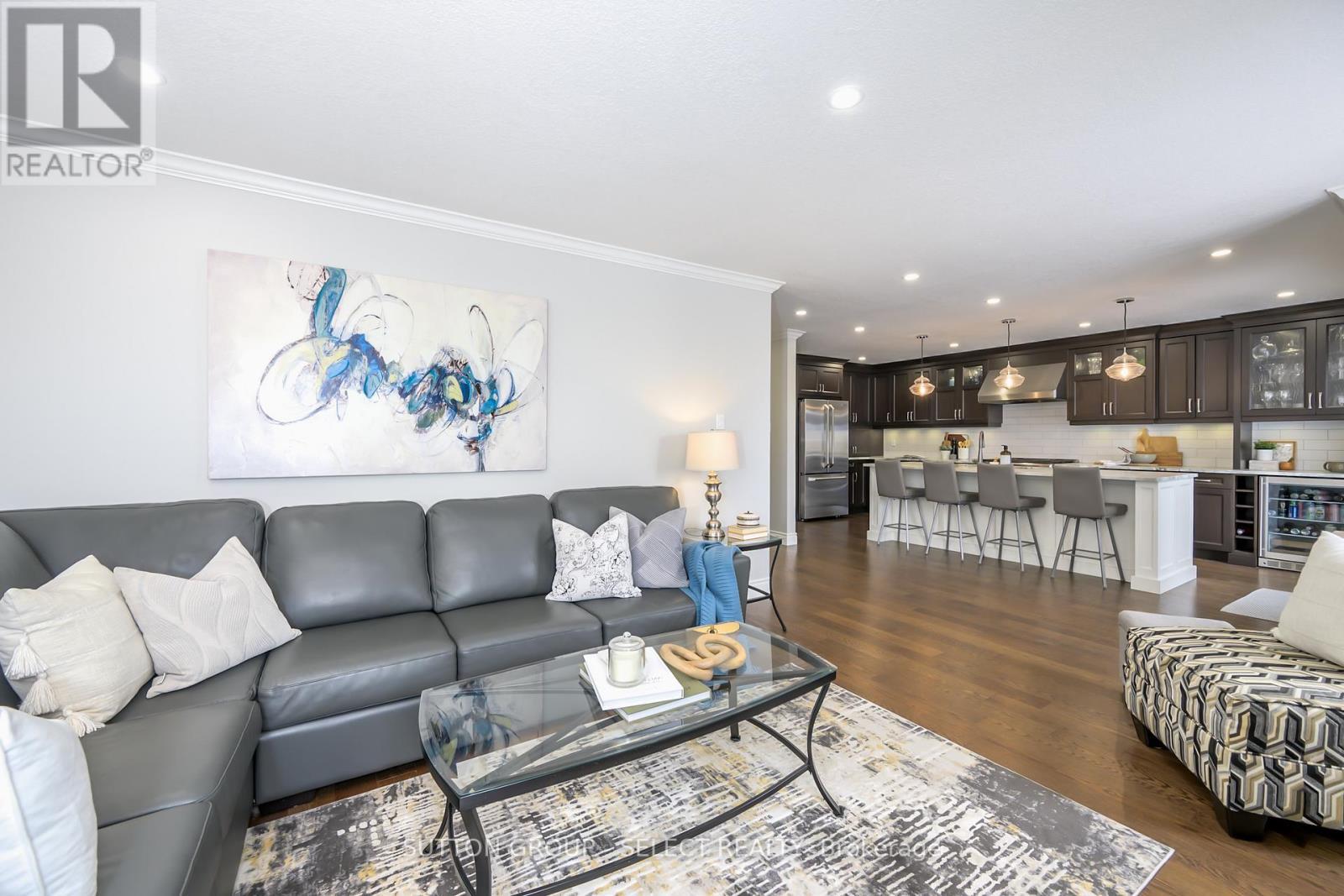 15 Marcus Crescent, London North (North A), ON - Indoor Photo Showing Living Room
