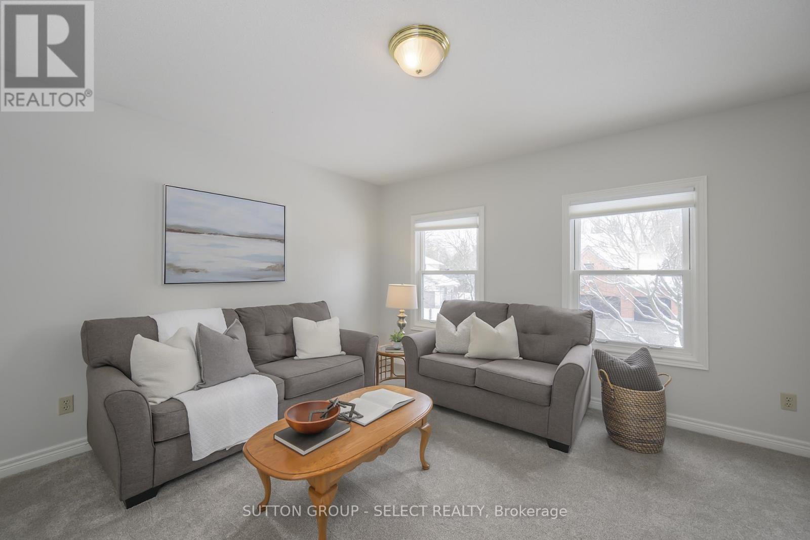 15 Marcus Crescent, London North (North A), ON - Indoor Photo Showing Living Room