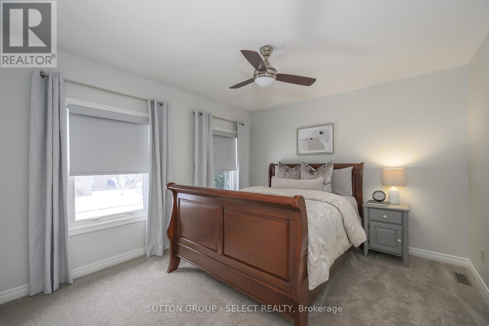 15 Marcus Crescent, London North (North A), ON - Indoor Photo Showing Bedroom