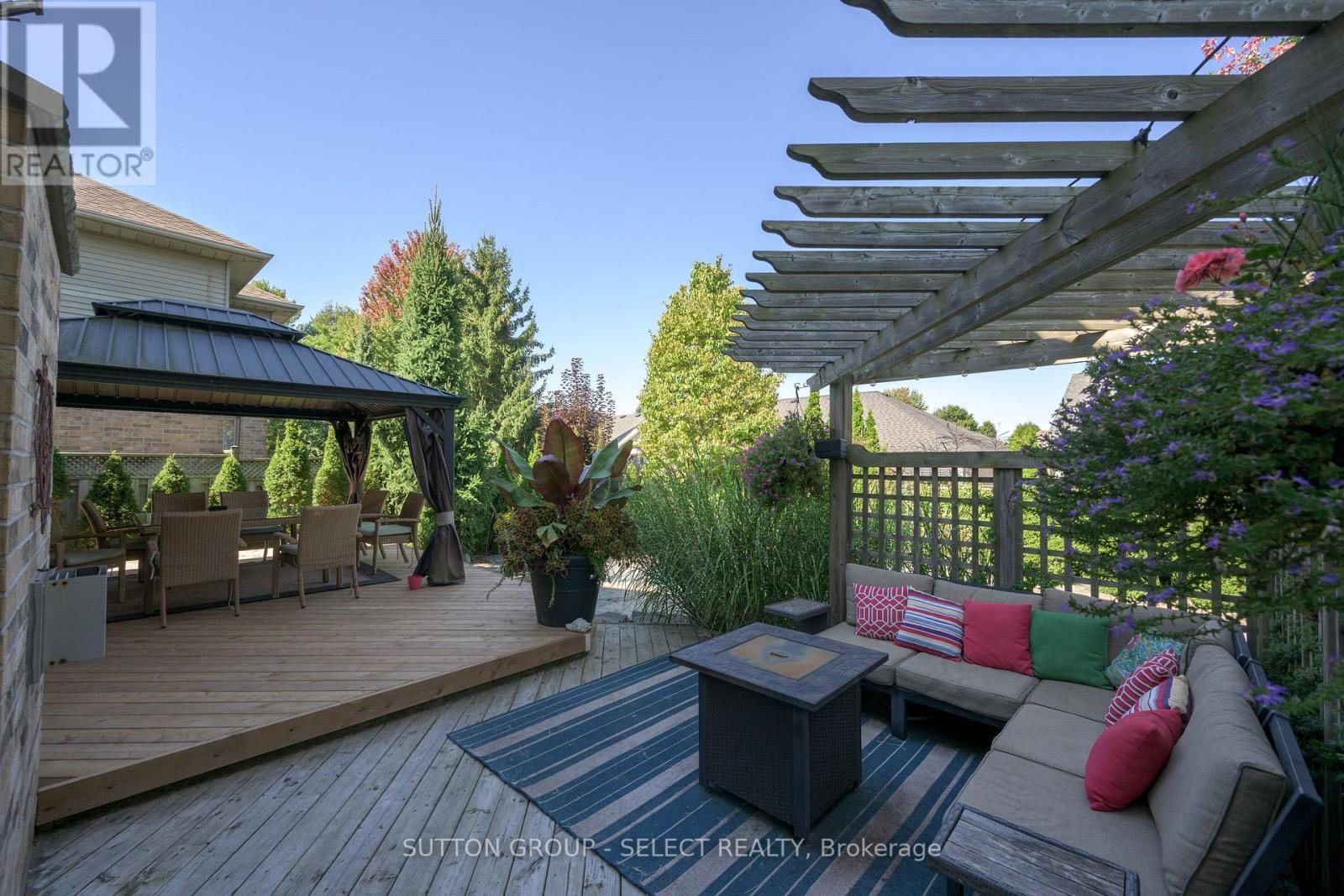 15 Marcus Crescent, London North (North A), ON - Outdoor With Deck Patio Veranda With Exterior