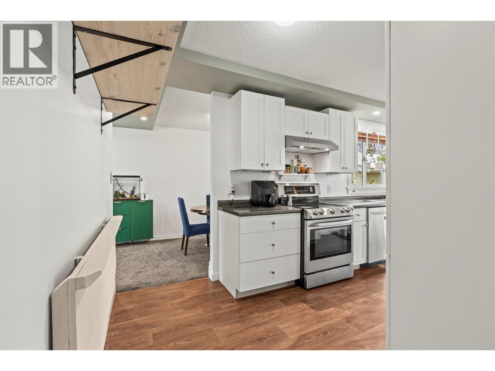 1016 34 Avenue, Vernon, BC - Indoor Photo Showing Kitchen