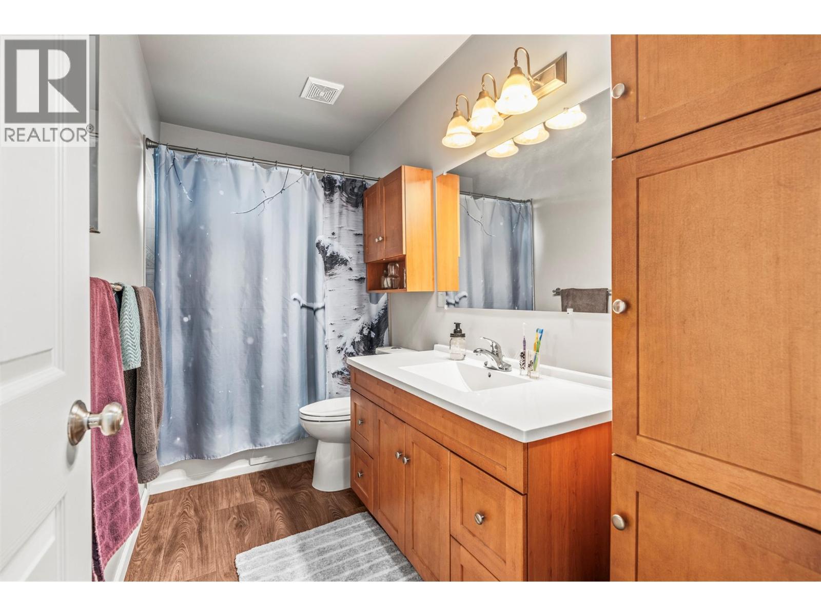 1016 34 Avenue, Vernon, BC - Indoor Photo Showing Bathroom