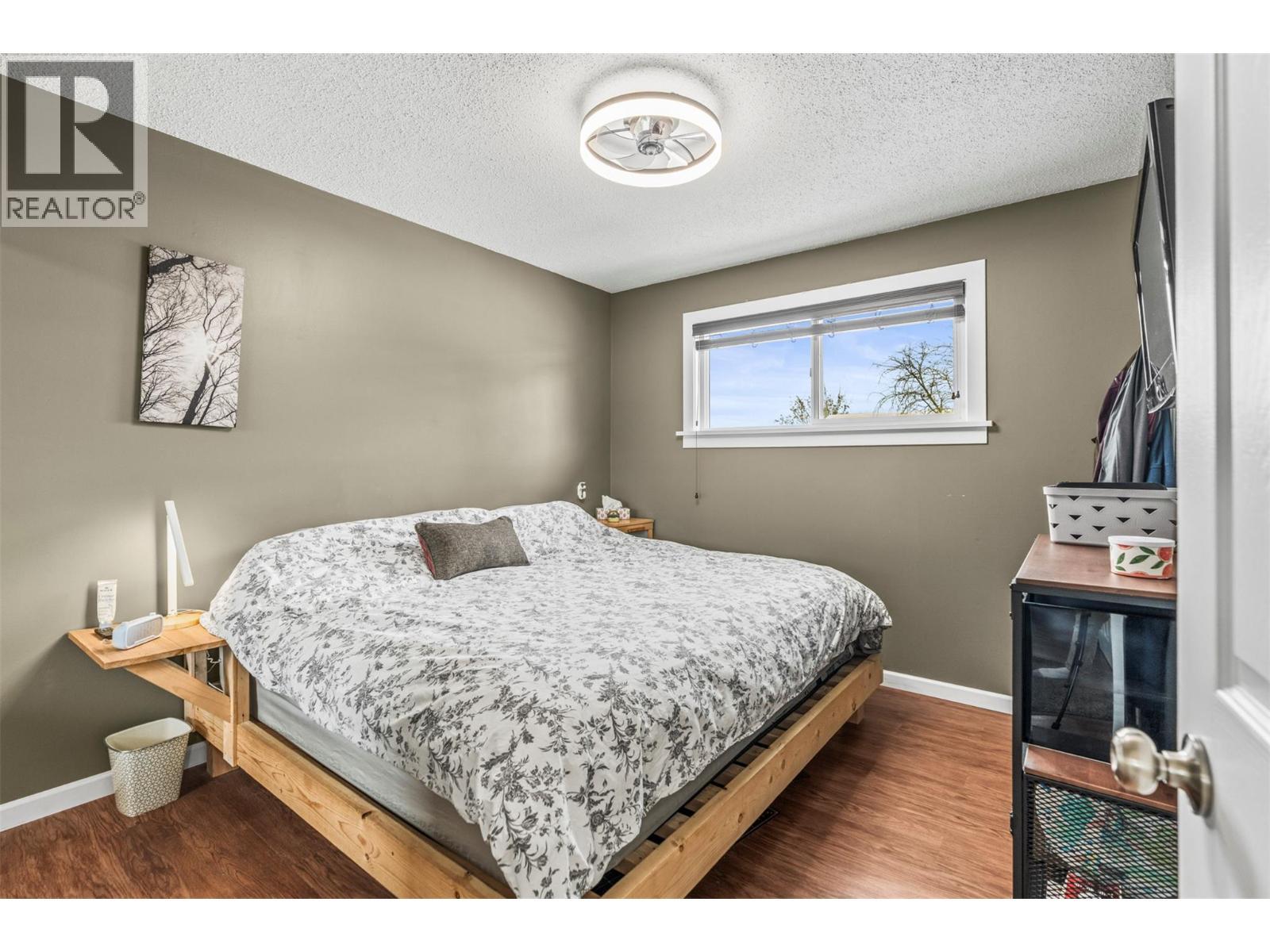 1016 34 Avenue, Vernon, BC - Indoor Photo Showing Bedroom