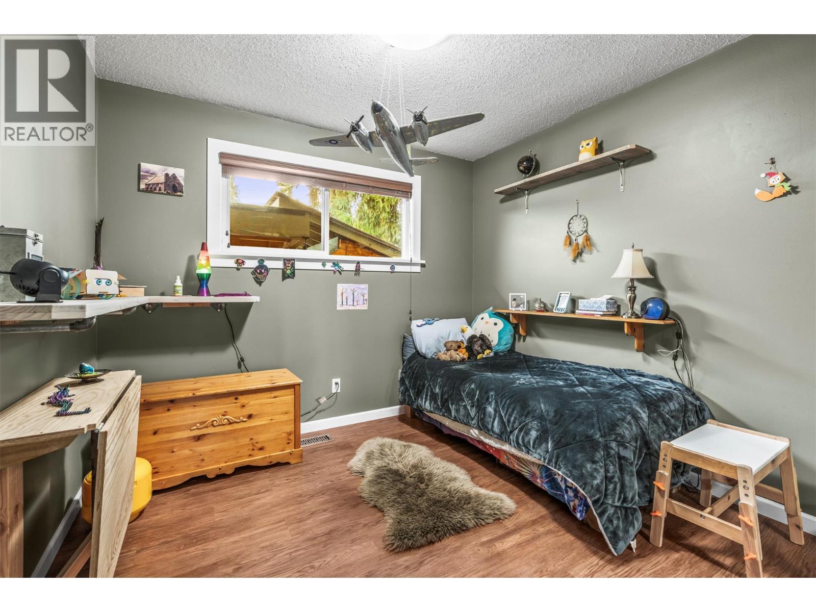 1016 34 Avenue, Vernon, BC - Indoor Photo Showing Bedroom