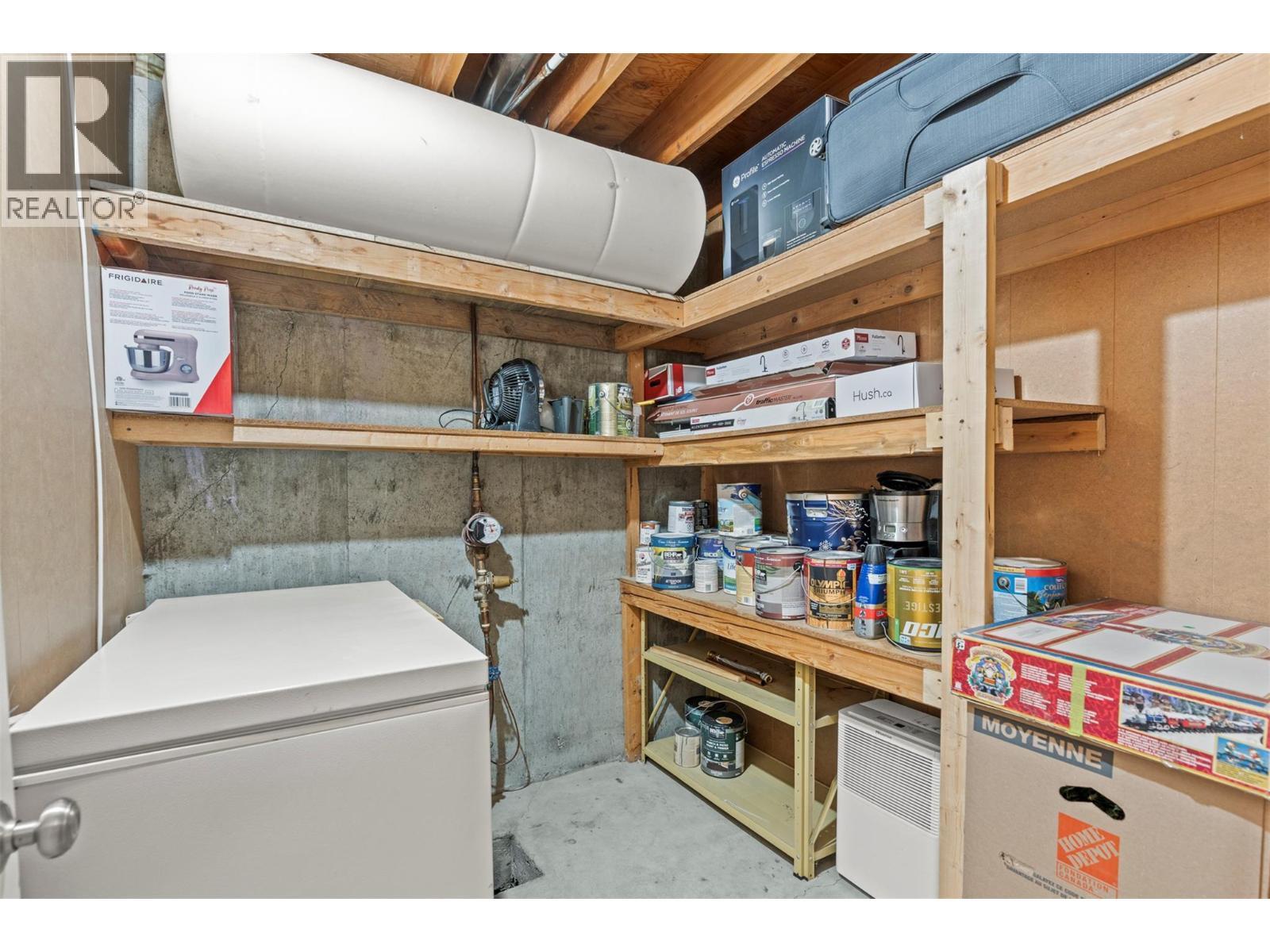 1016 34 Avenue, Vernon, BC - Indoor Photo Showing Laundry Room