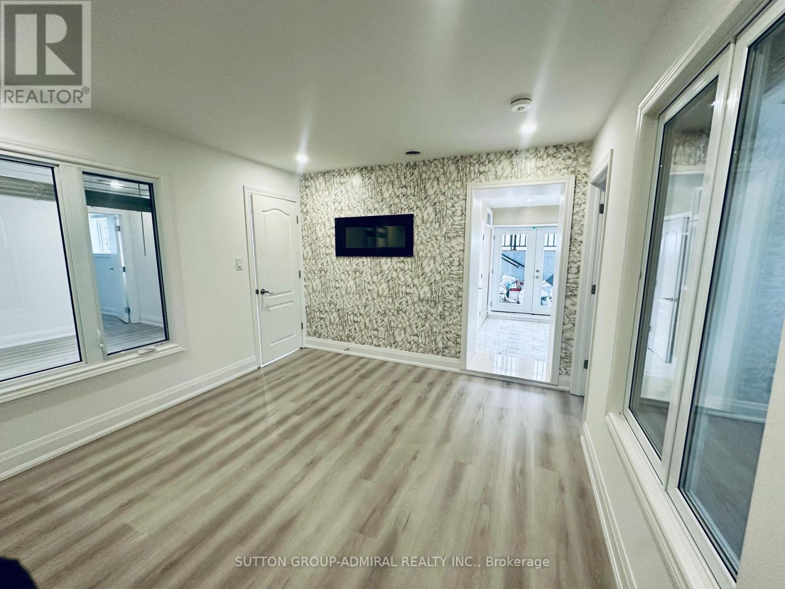 Lower - 10 Silverdale Crescent, Toronto, ON - Indoor Photo Showing Other Room