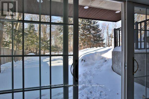 Lower - 10 Silverdale Crescent, Toronto, ON -