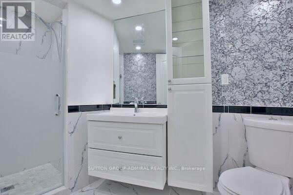 Lower - 10 Silverdale Crescent, Toronto, ON - Indoor Photo Showing Bathroom
