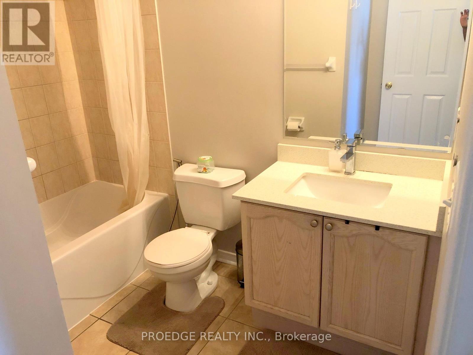 bathroom-1 - 33 Stonewood Street, Ajax, ON - Indoor Photo Showing Bathroom