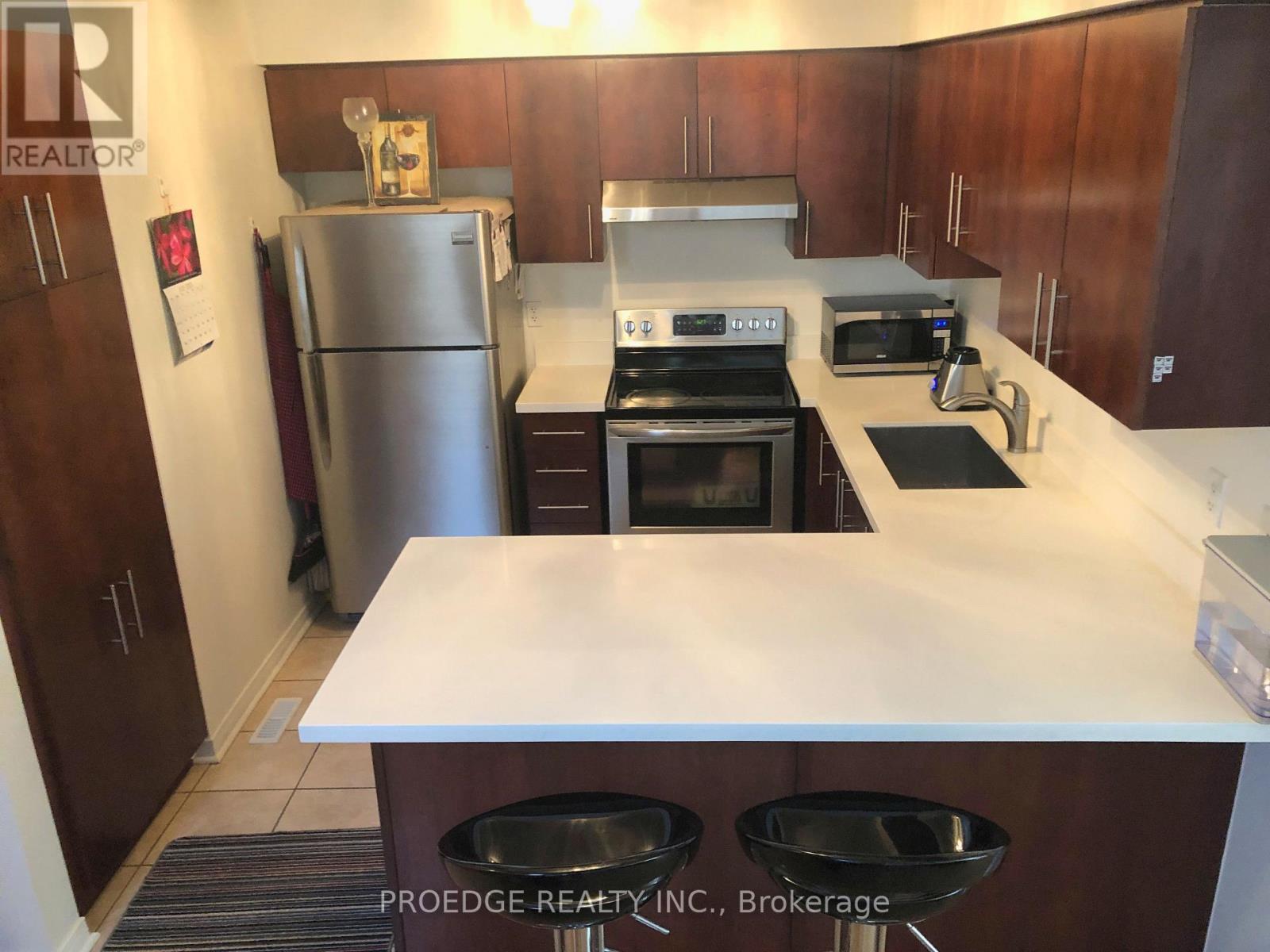 kitchen - 33 Stonewood Street, Ajax, ON - Indoor Photo Showing Kitchen With Stainless Steel Kitchen