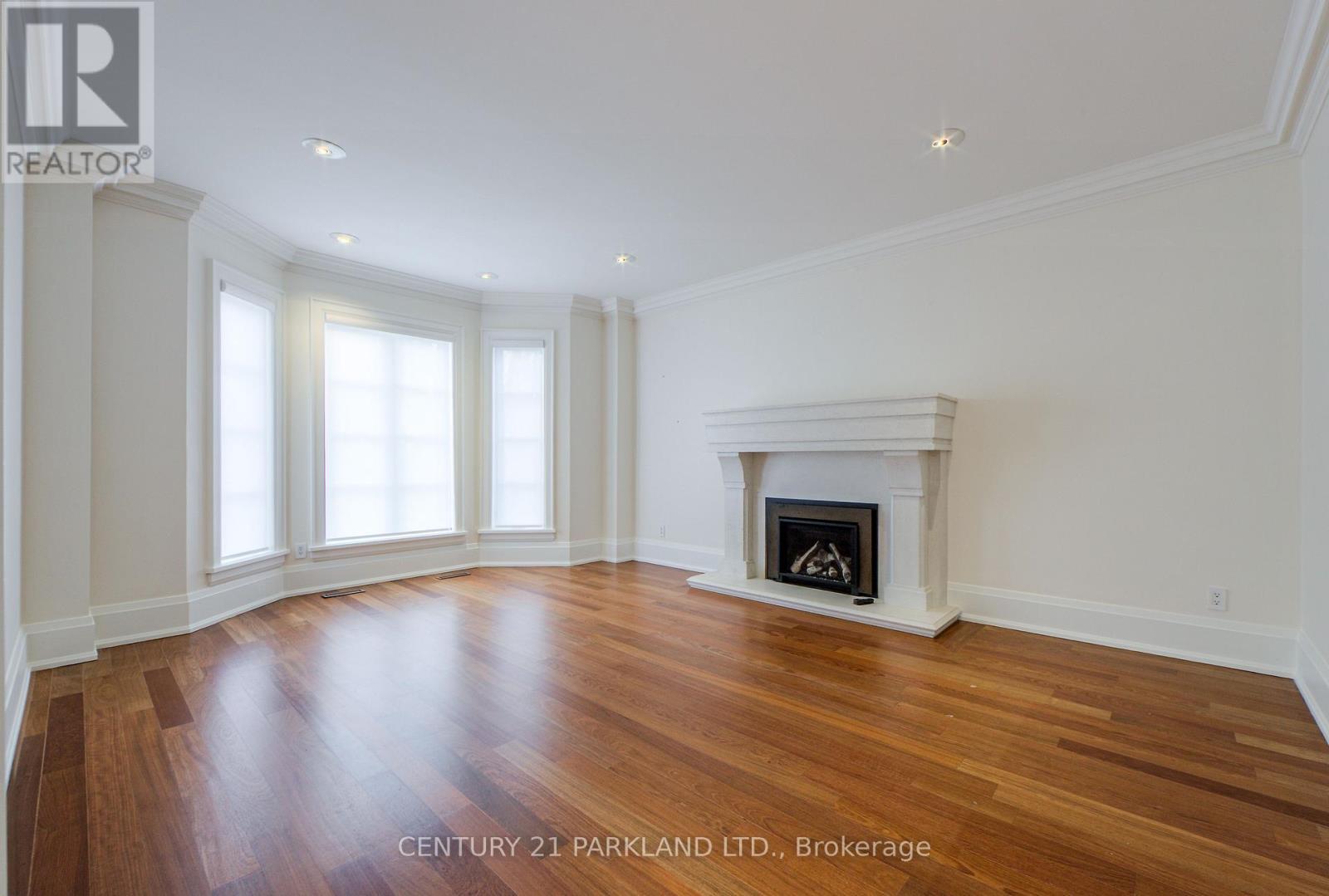 16 Flatbush Avenue, Vaughan, ON - Indoor Photo Showing Living Room With Fireplace
