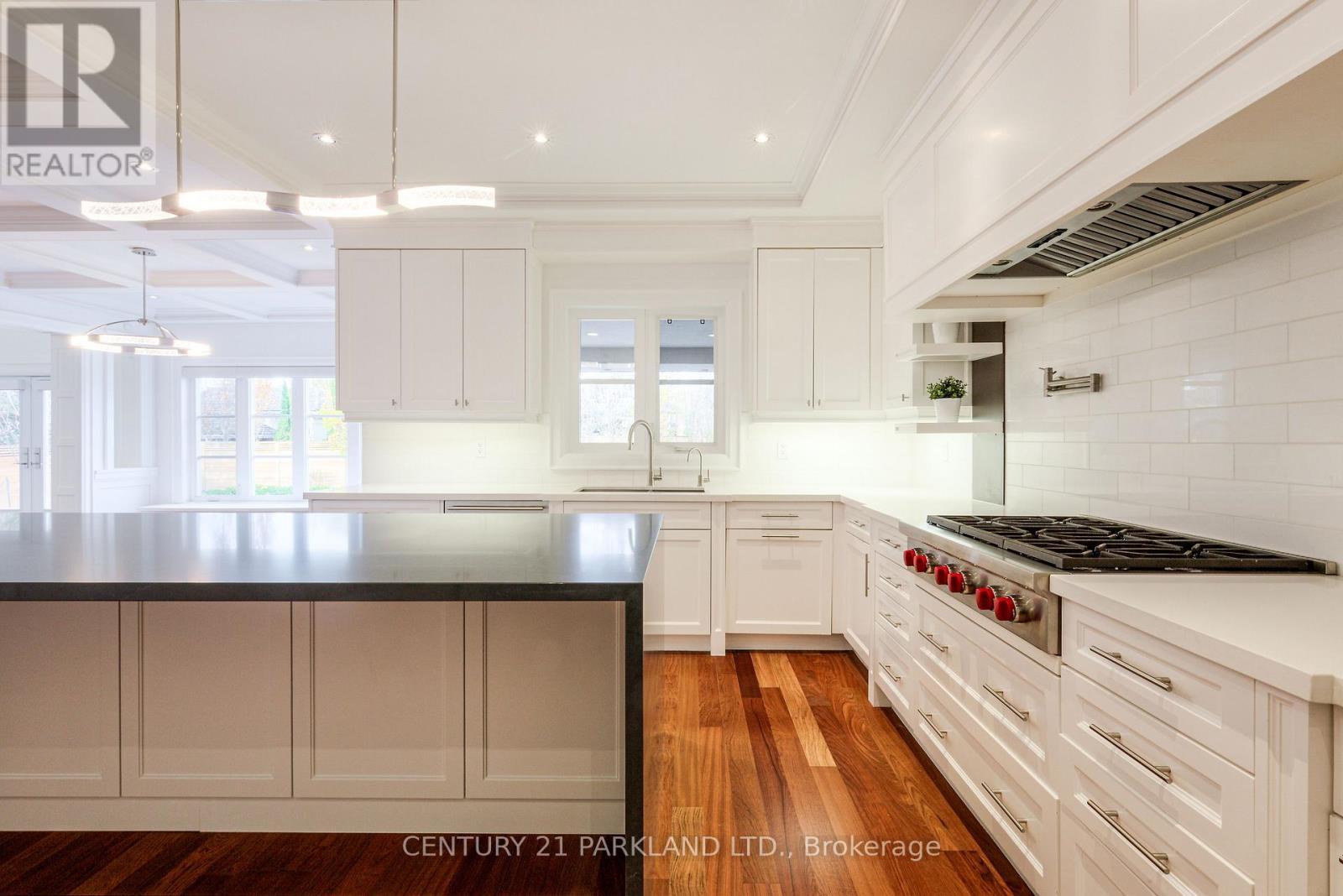 16 Flatbush Avenue, Vaughan, ON - Indoor Photo Showing Kitchen With Upgraded Kitchen