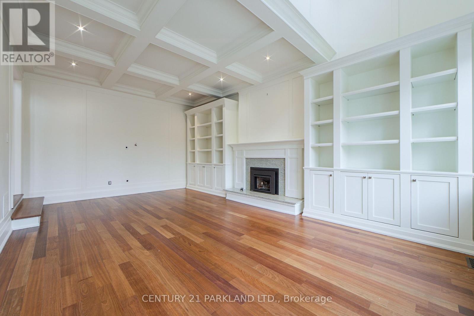 16 Flatbush Avenue, Vaughan, ON - Indoor With Fireplace