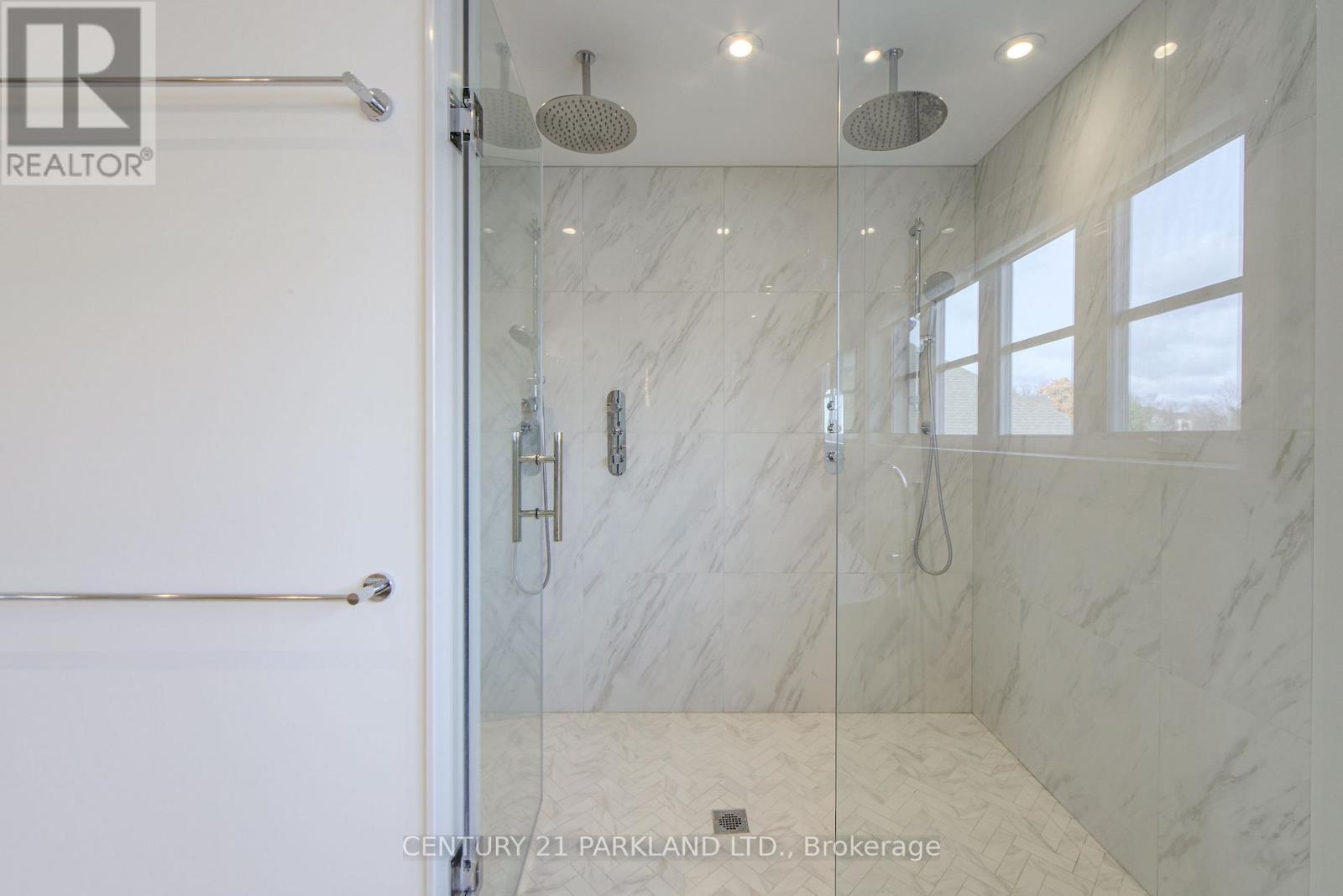 16 Flatbush Avenue, Vaughan, ON - Indoor Photo Showing Bathroom