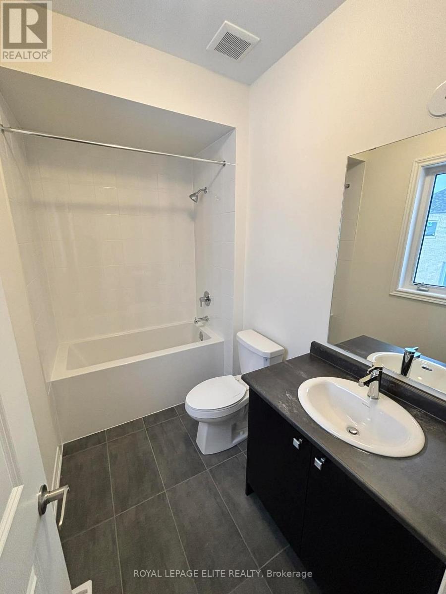 23 Addison Street, Caledon, ON - Indoor Photo Showing Bathroom